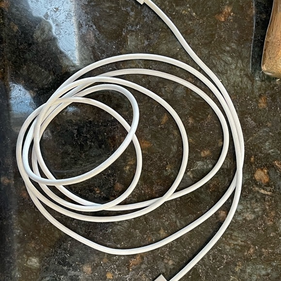 Apple Mac 140W USB-C Power Adapter with 2m USB-C to MagSafe 3 cable, Model A2452 - Picture 3 of 9